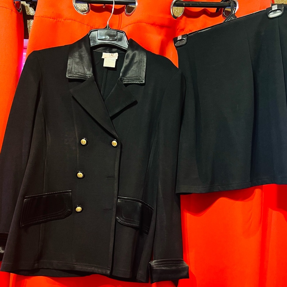 Black size small skirt set